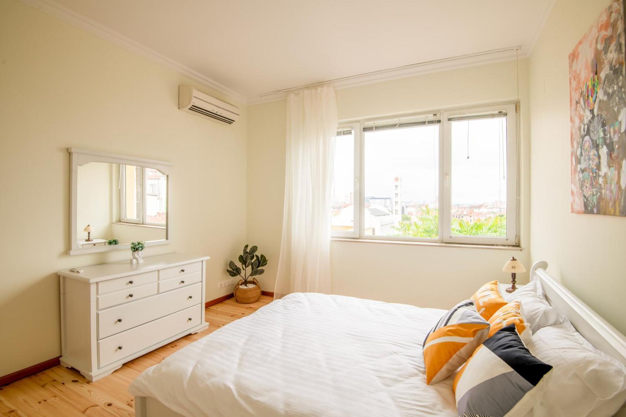 A Luxurious 2 Bedroom Apartment In Center София Екстериор снимка
